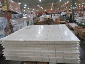 lot 242 image: 1 Freedom barrette select white dog-ear privacy 6 X 6 vinyl fence panel - May have small dingsbends andor cracks.