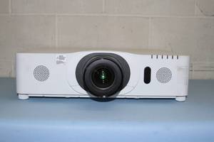 lot 3 image: Hitachi CP-SX8350 LCD Home Theater Projector with HDMI & 5000 ANSI Lumens of Brightness