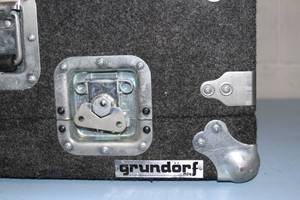 lot 29 image: Grundorf Professional Foam-Lined Carpet-Series Hard-Sided Travel Case