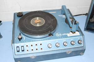 lot 41 image: Vintage Rheem Califone 1155 Record Player Phonograph Turntable Turn Table w Speakers