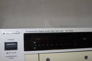 lot 90 image: Fostex & Panasonic Digital Pro Audio Decks