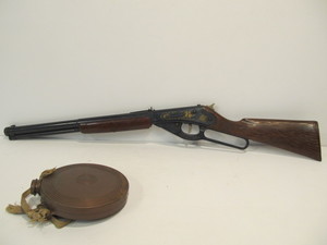 lot 103 image: Vintage DAISY Model 94 Gold Medal BB Gun wDaisy Canteen