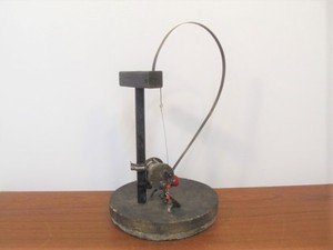 lot 108 image: Unusual Old Vintage Homemade Tip-Up Ice Fishing Reel