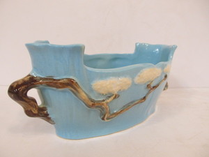 lot 116 image: Vintage 1940s ROSEVILLE Pottery Handled Planter Bowl - Aqua blue