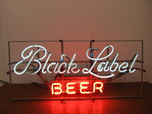 lot 117 image: Vintage Carling BLACK LABEL Neon Beer Sign