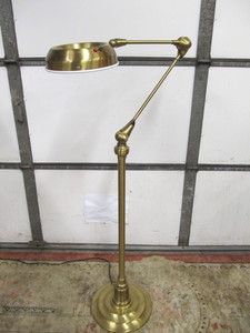 lot 119 image: Quality Vintage Brass Articulated Magnifying Floor Lamp by The Art Specialty Company