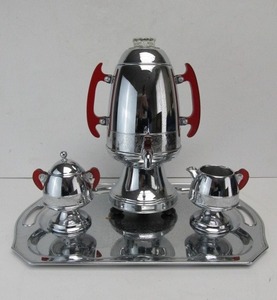 lot 42 image: Vintage Mid Century UNITED Deco Automatic Coffee Maker & Serving Set