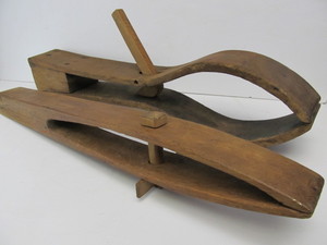 lot 44 image: LARGE Early Antique Primitive Leatherworking Clamp & Vice Tools