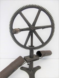 lot 45 image: Antique Cast Iron CREAMERY PACKAGE Mfg. Co Dairy Farm Centrifuge TesterSeperator