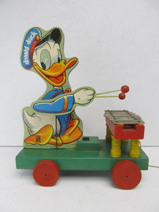 lot 46 image: Excellent Vintage 1940s Fisher Price No. 177 DONALD DUCK Pull Toy