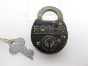 lot 64 image: Antique Farwell Ozmun Kirk Padlock wKey
