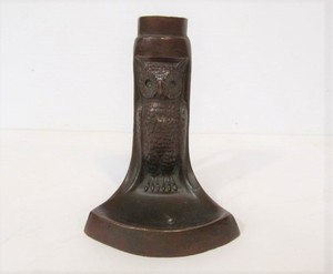 lot 93 image: Antique Bronze Owl Candle Carrier wHandle
