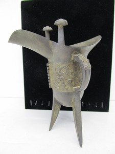 lot 89 image: Antique Chinese Bronze Tri-Legged Jue Drinking Vessel Wine Cup