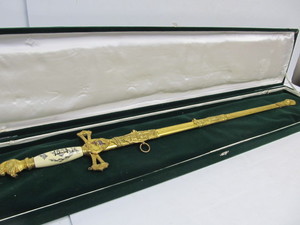 lot 130 image: Original Antique Ornate Masonic KNIGHTS TEMPLAR Fraternal Sword wScabbard & Case