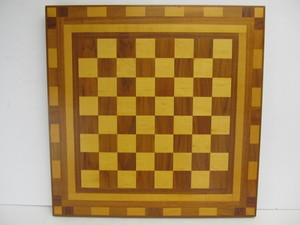 lot 163 image: Nice Vintage Inlaid 21.5 Chess & Backgammon Board