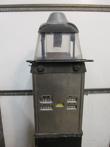 lot 195 image: Vintage 1920s-30s Bus Fare TokenCoin Machine