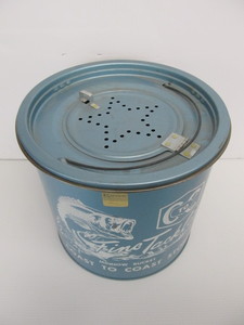 lot 218 image: Like-New Vintage Coast-To-Coast Metal Minnow Bucket