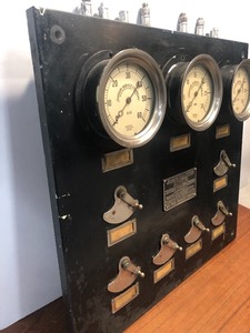 lot 225 image: Original 1920s JOHNSON DUAL Automatic Temperature Regulation System wGauges 