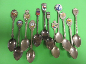 DECORATIVE COLLECTOR SPOONS