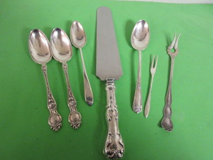 SEVERAL OUNCES OF MISC. STERLING SILVER