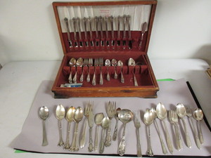 HOLMES & EDWARDS SILVER PLATED VINTAGE FLATWARE SET PLUS OTHER MISC. PIECES