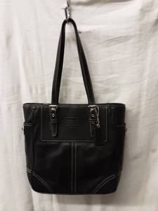 lot 1 image: Coach Genuine Leather Black Handbag
