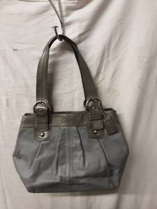 lot 31 image: Coach Genuine Leather 2-Tone Grey Handbag