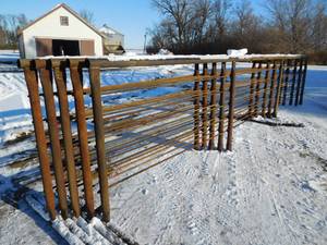 lot 1 image: 24 free standing panels