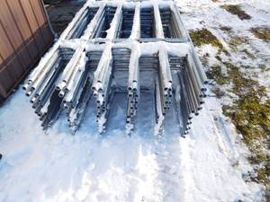 lot 3 image: 20 continuous fencing panels