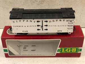 lot 9 image: LGB Refrigerated Rail Car