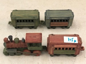 lot 14 image: 4-Piece Wooden Train