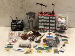 lot 27 image: Box Of Assorted Train Set Accessories