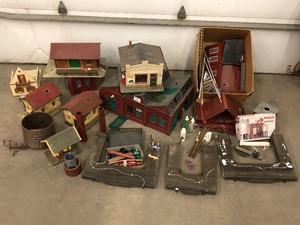 lot 28 image: Large Lot Of Train Set Accessories