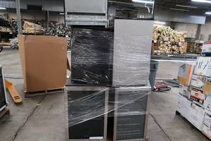 lot W8 image: Full pallet mini fridges, salvage