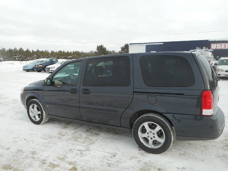 lot 4 image: 2008 Chevy Uplander LS