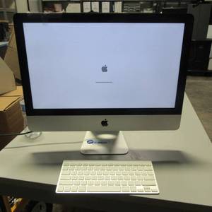lot 39 image: Apple All in One Newer Thin Version wWireless Keyboard Intel Core i5 3330S2.7Ghz Crack on upper area of screen