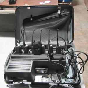 lot 81 image: MoOTOROLA High End Communication System with Charging unit, headset, traveling case