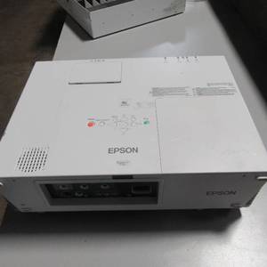 lot 84 image: EPSON Powerlite 6110i Projector