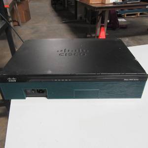 lot 90 image: Cisco 2911 Series Router Tested working