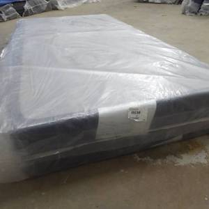 lot 3 image: Sealy 9 High Profile StableSupport Twin Box SpringFoundation