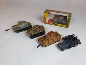lot 2 image: 5 Toy Tanks