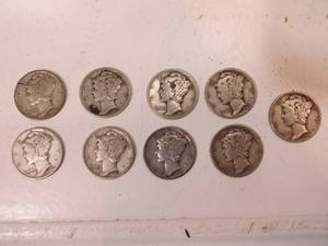 lot 8 image: 9 Mercury Head Dimes