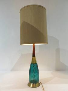 lot 23 image: VINTAGE MCM Table Lamp