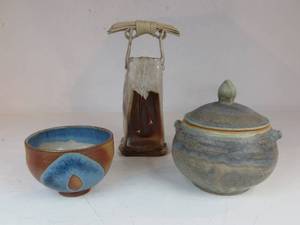 lot 25 image: 3 Ceramic Pieces