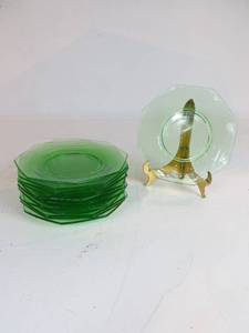 lot 35 image: 12 Green Glass Plates