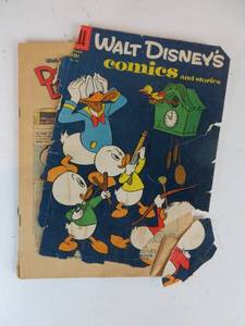 lot 40 image: 4 VINTAGE Comics