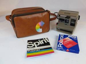 lot 45 image: VINTAGE Polaroid Land Camera