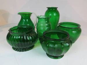 lot 50 image: Lot of Green Glass