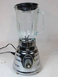 lot 68 image: VINTAGE Osterizer Blender
