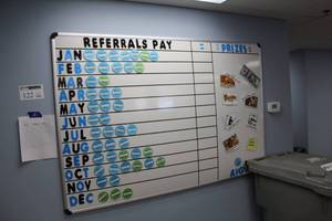 lot 122 image: Metal Frame Wall-Mount Whiteboard